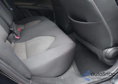 2022 Toyota Camry Le z USA, uszkodzony, nr VIN 4T1C11AK2NU628640